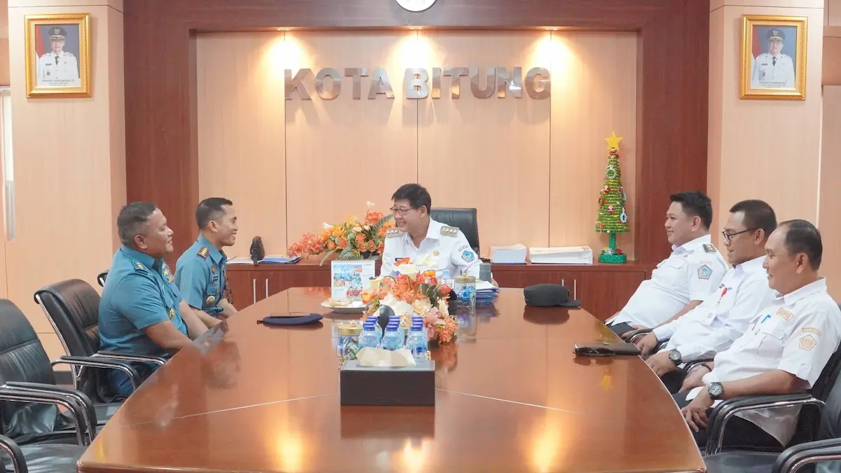 Wali Kota Bitung Hengky Honandar menerima audiensi Komandan Guskamla Koarmada II di ruang kerja Wali Kota Bitung sulutviral.info