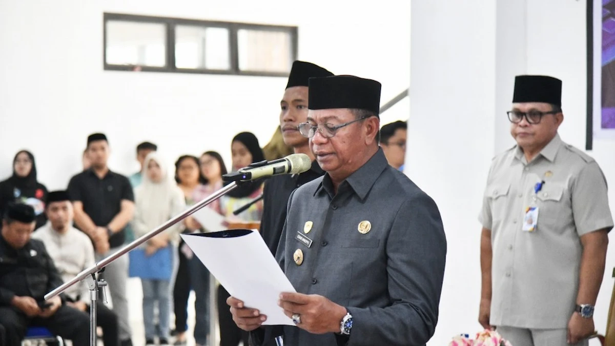 Bupati Oskar Manoppo membacakan sumpah pejabat di Kantor Bupati Boltim sulutviral.info
