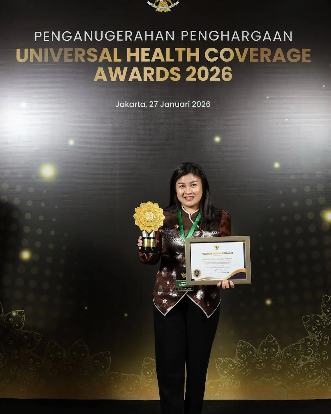 Bupati Kepulauan Sitaro Chyntia Ingrid Kalangit menerima Penghargaan Universal Health Coverage Awards 2026 di Jakarta sulutviral.info