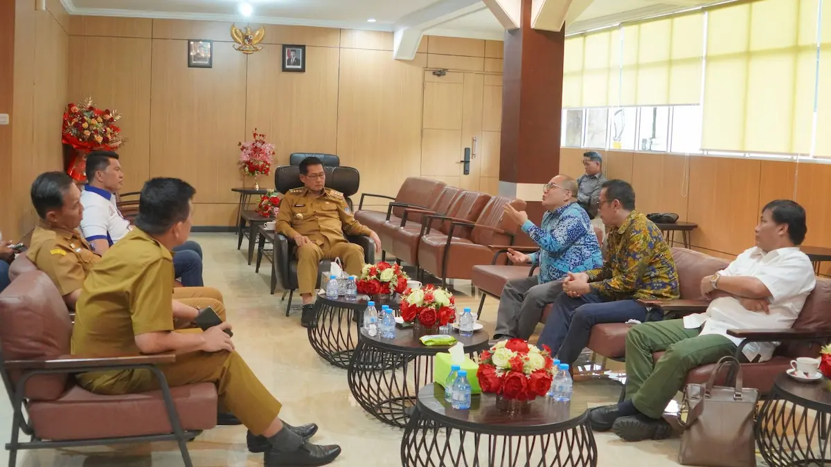 Diskusi Wali Kota Hengky Honandar dengan investor SUEZ terkait peningkatan layanan air bersih Kota Bitung sulutviral.info