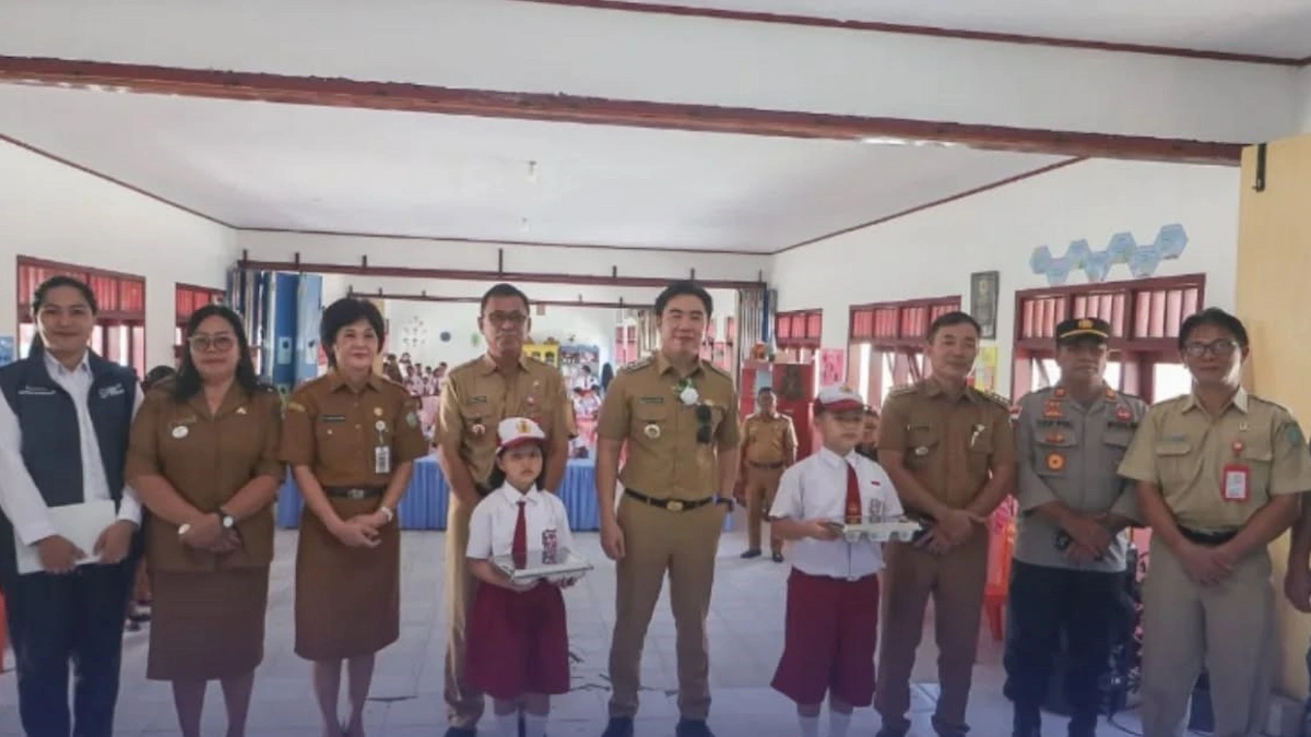 foto bersama peresmian SPPG Petta Timur Sangihe di SD GMIST Yerusalem Enemawira sulutviral.info