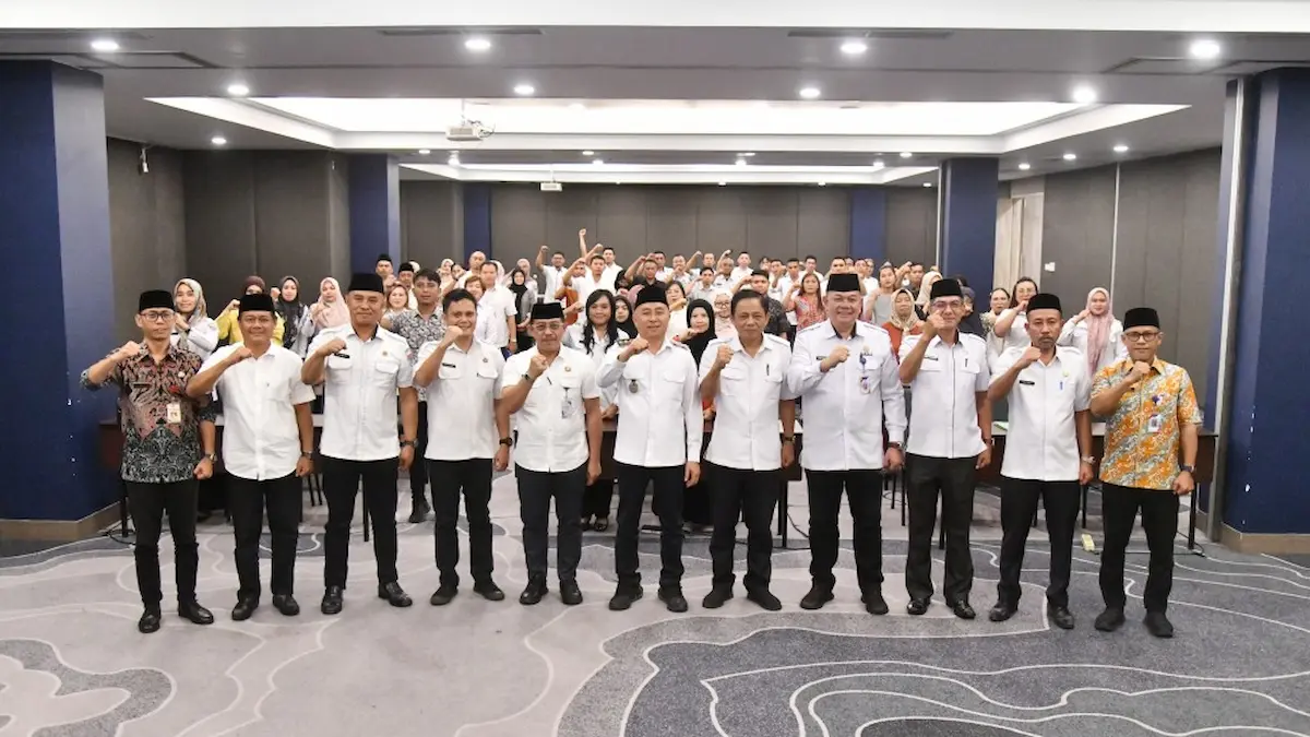 Wakil Bupati Bolaang Mongondow Timur Argo Sumaiku foto bersama peserta Workshop LPPD Tahun Anggaran 2025 sulutviral.info