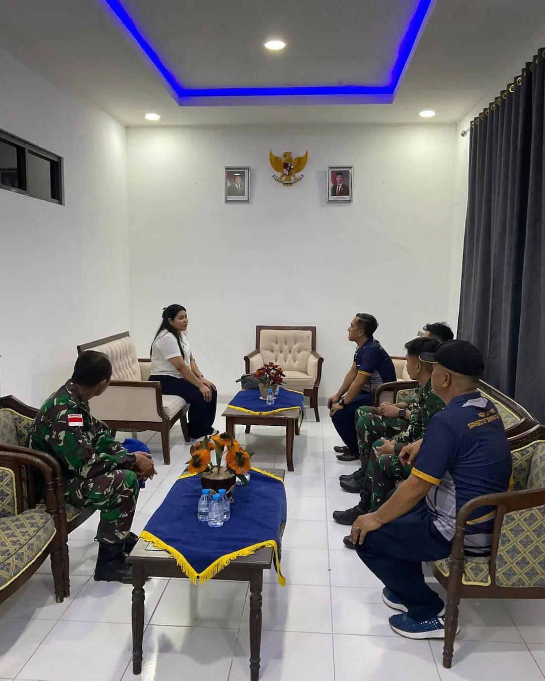 Wakil Bupati Talaud memimpin pertemuan mediasi dengan aparat TNI AL di Melonguane sulutviral.info