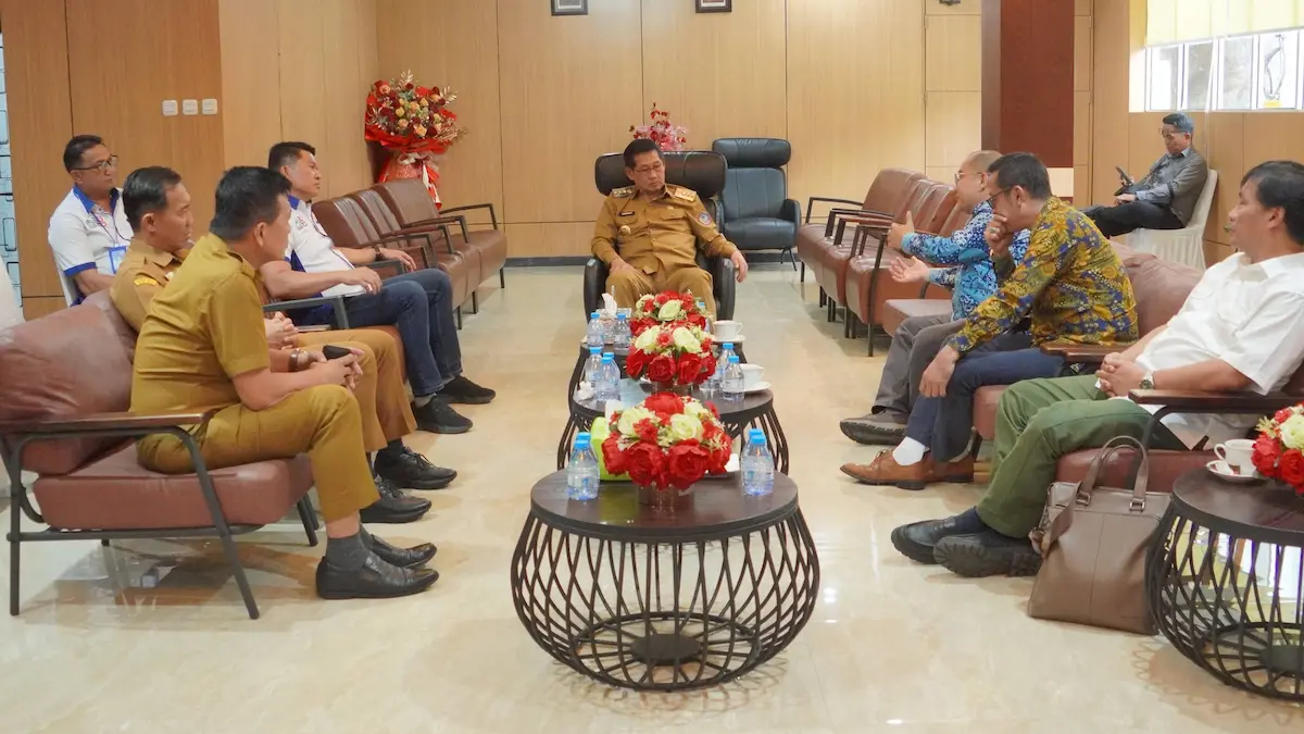 Suasana audiensi Wali Kota Bitung bersama investor SUEZ membahas kerja sama sistem air bersih sulutviral.info