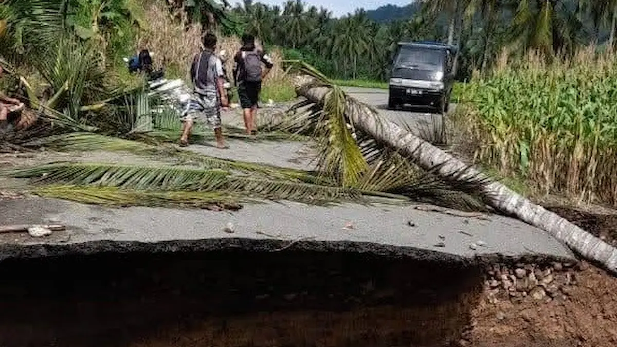UPTD PUPR Sulut tinjau lokasi jalan amblas Pinogaluman Dumoga