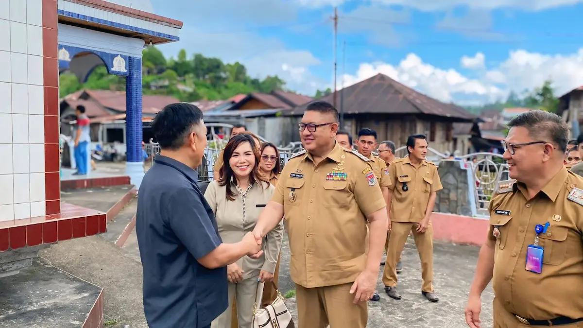 Wakil Bupati Minahasa Selatan Theodorus Kawatu tiba dan disambut warga saat menghadiri Musrenbang RKPD Kecamatan Suluun Tareran sulutviral.info