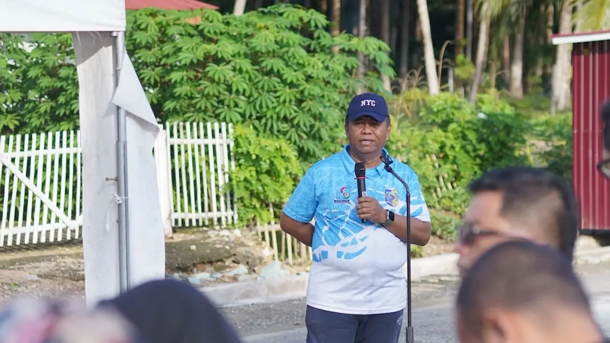 Arahan apel pagi ASN Boltara di kawasan wisata Pantai Batu Pinagut