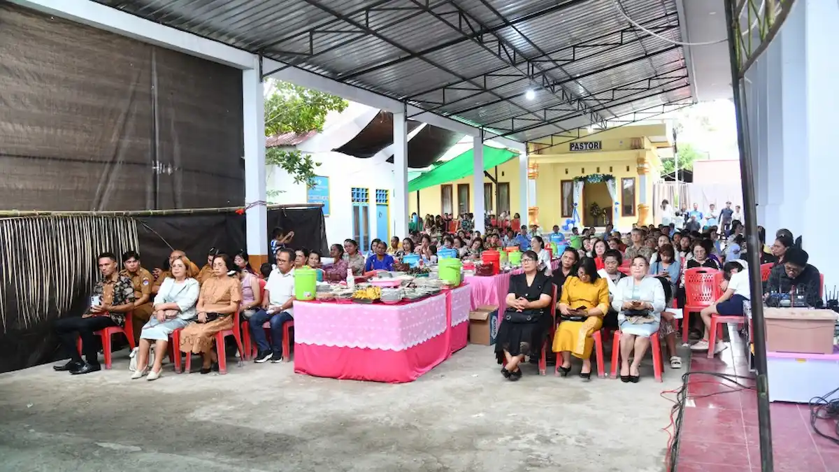 Suasana jemaat dan tamu undangan saat peresmian Pastori GMIBM Musafir Kotabunan