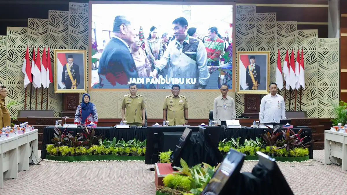 Yulius Selvanus bersama kepala daerah dalam forum HLM Sulut sulutviral.info