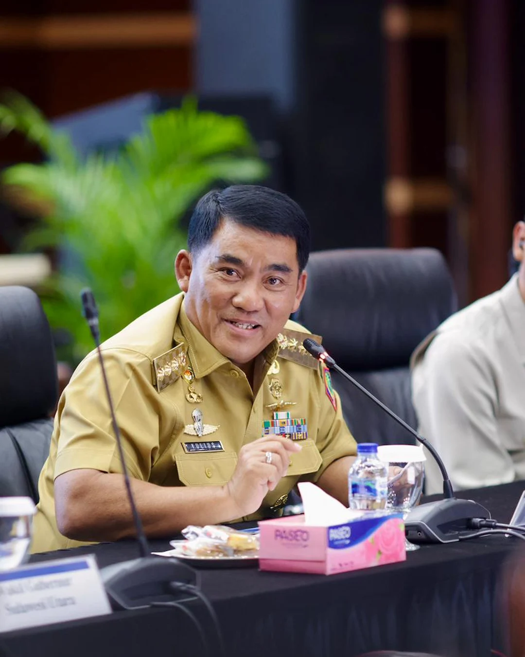 Gubernur Yulius memberi arahan dalam rapat HLM Sulut sulutviral.info