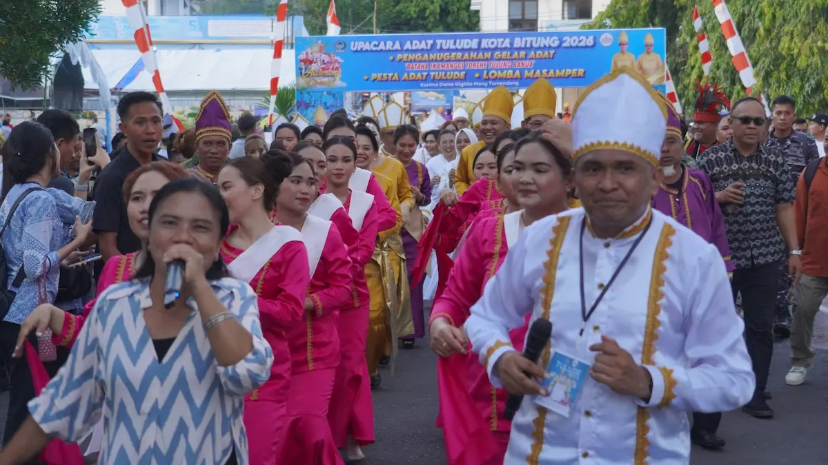 Masyarakat lintas etnis mengikuti Upacara Adat Tulude Kota Bitung 2026 sebagai simbol kebersamaan sulutviral.info