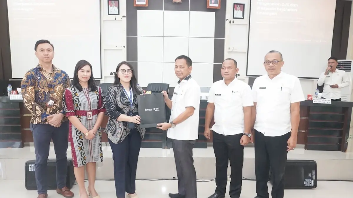 Perwakilan OJK BEI dan BNI Sekuritas bersama Sekda Boltara dalam kegiatan sosialisasi pasar modal ASN di Kabupaten Bolaang Mongondow Utara sulutviral.info