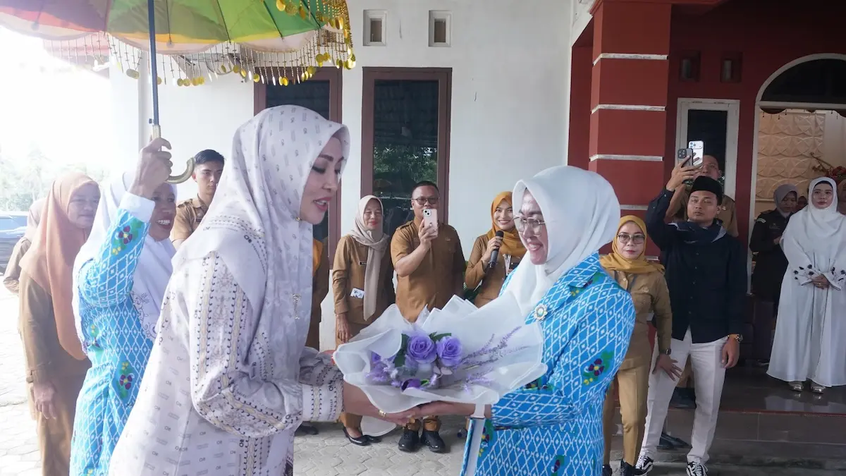 Penyambutan Angelina Sondakh oleh WIA Boltara di Boroko sulutviral.info