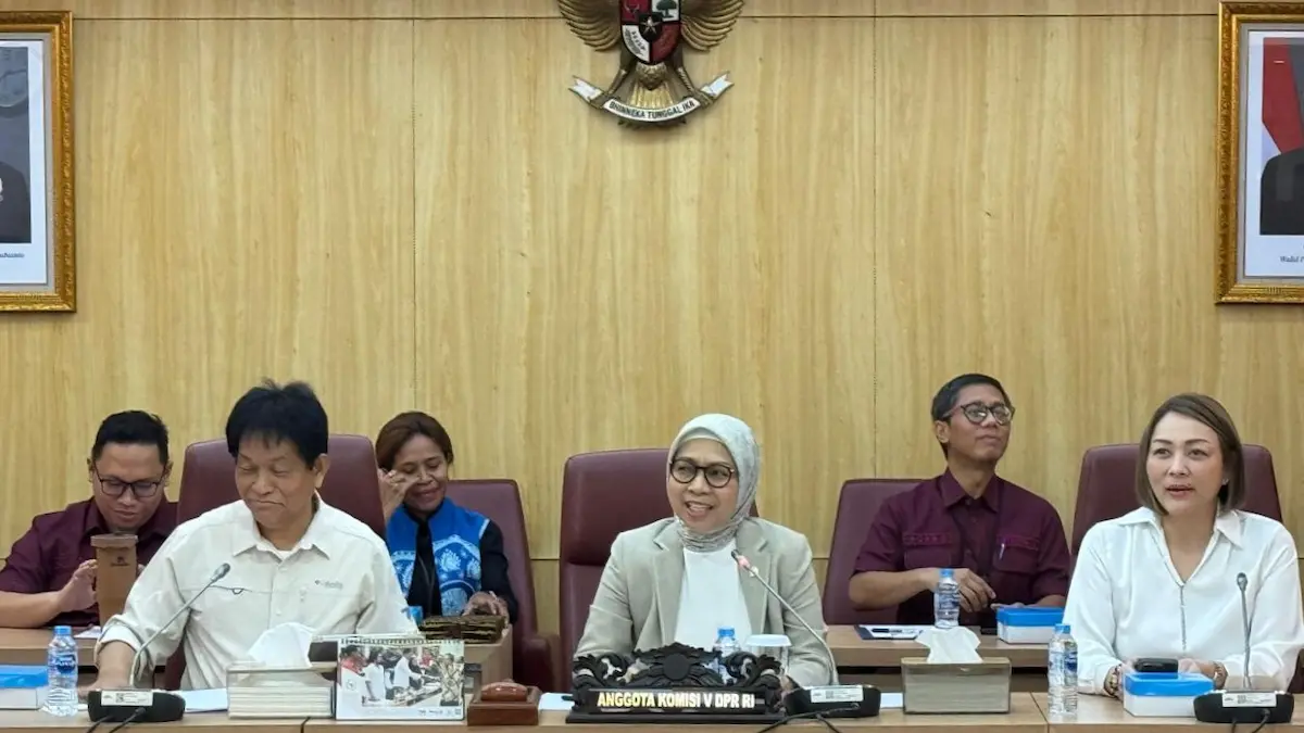 Wakil Ketua DPRD Sulut dr Michaela Paruntu mengikuti rapat bersama Komisi V DPR RI membahas program infrastruktur dan perhubungan di Gedung DPR RI Jakarta sulutviral.info