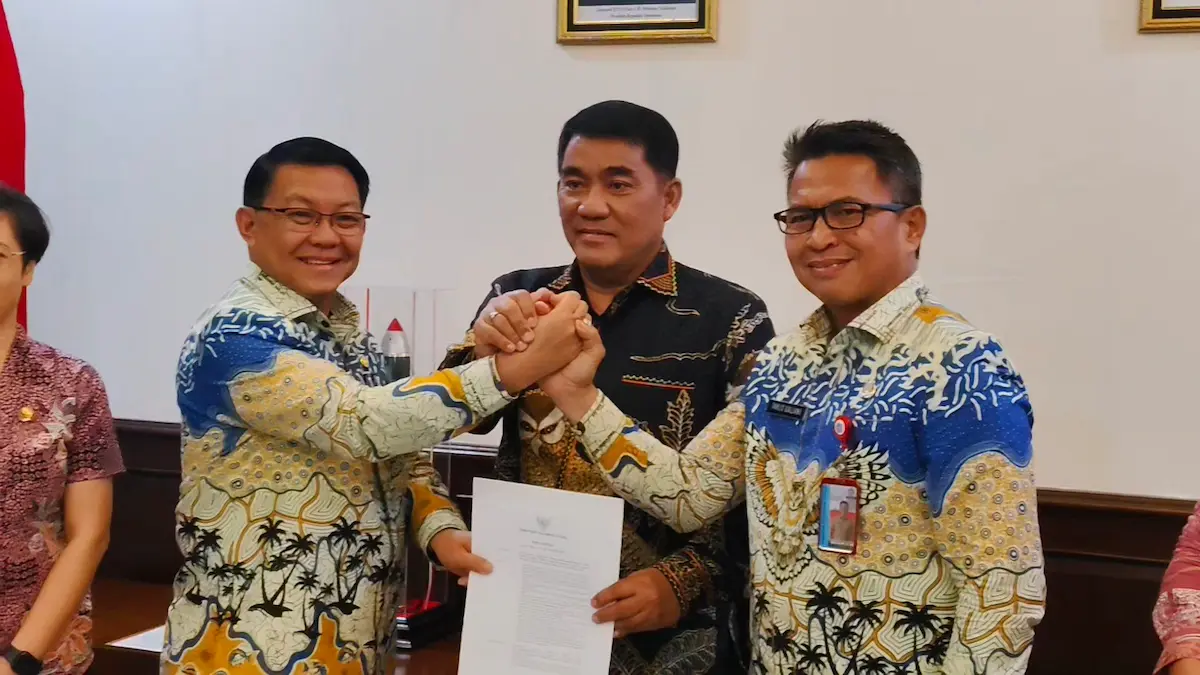 Gubernur Yulius Selvanus bersama Denny Mangala usai penunjukan Plh Sekprov Sulut sulutviral.info
