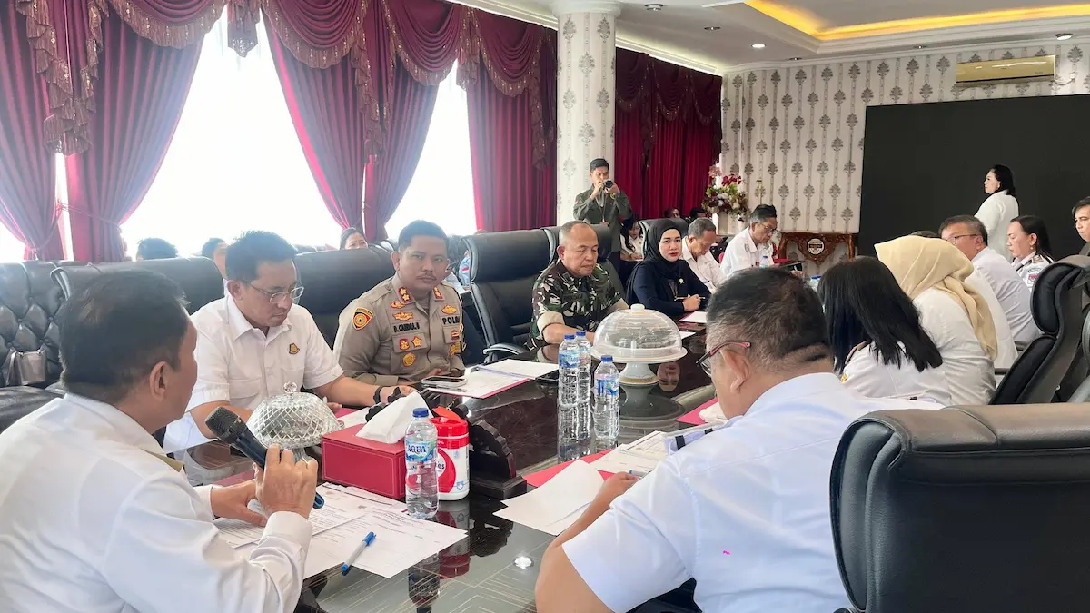 Bupati Franky Wongkar memimpin rapat Forkopimda Minahasa Selatan di kantor bupati sulutviral.info