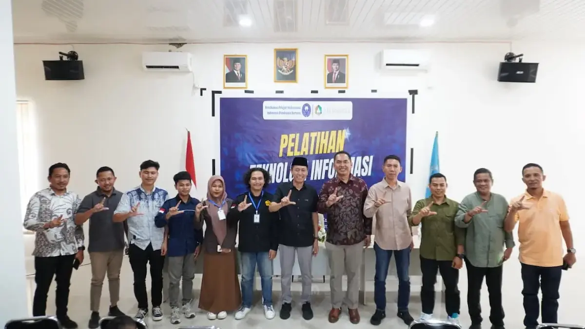 Bupati Iskandar bersama mahasiswa Pelatihan IT Bolsel Gorontalo sulutviral.info