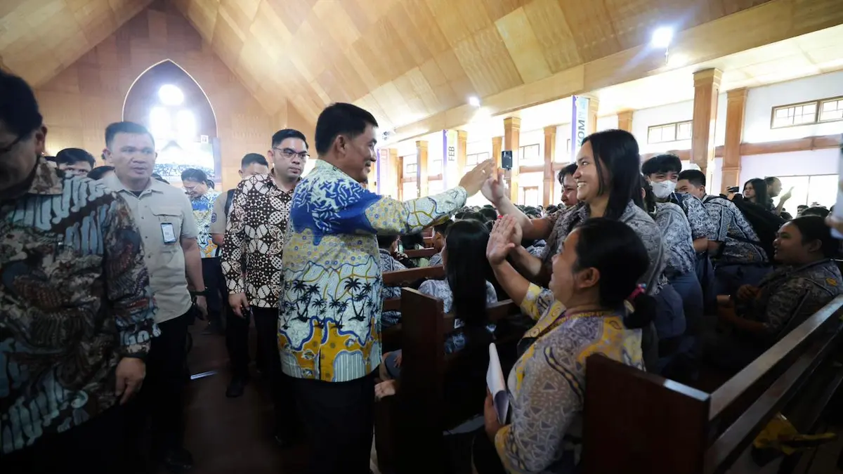 Gubernur Sulut menyapa mahasiswa Unklab di dalam chapel