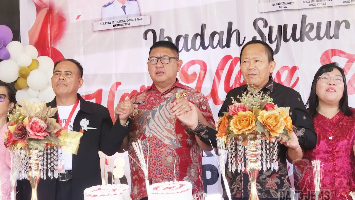 Pejabat dan tokoh desa pada HUT Powalutan