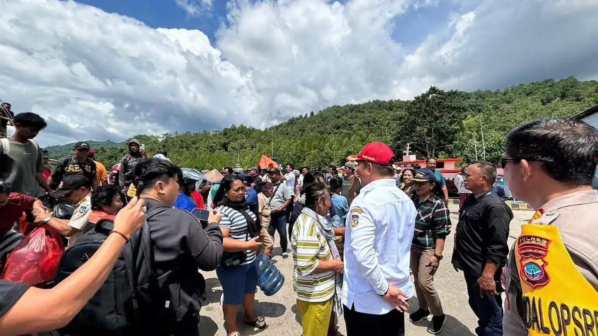 menyambut pengungsi Gunung Ruang