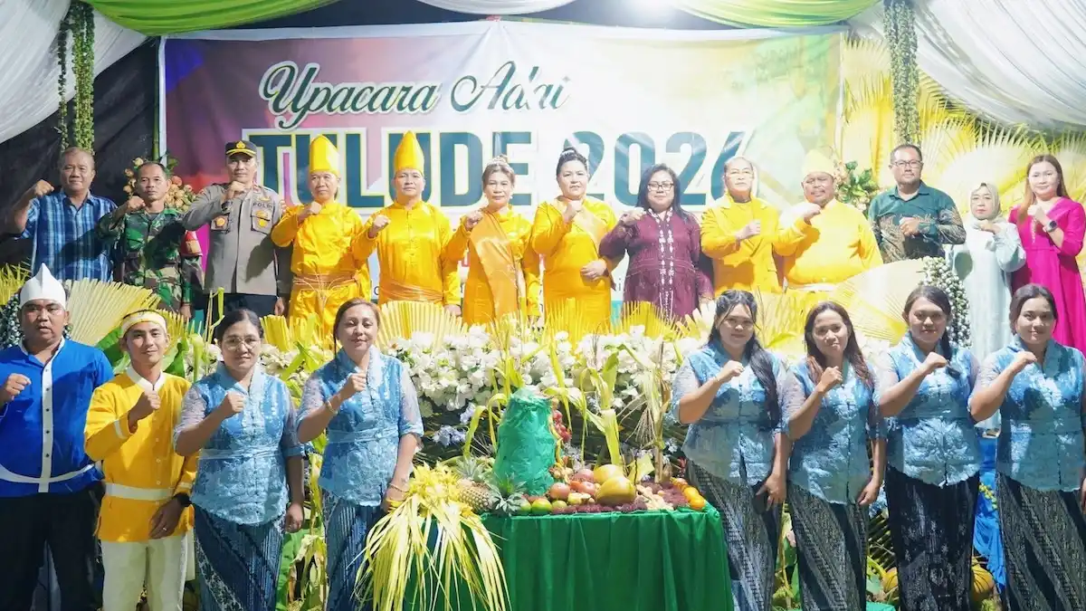 Pejabat dan tokoh masyarakat pada Upacara Tulude Poigar sulutviral.info