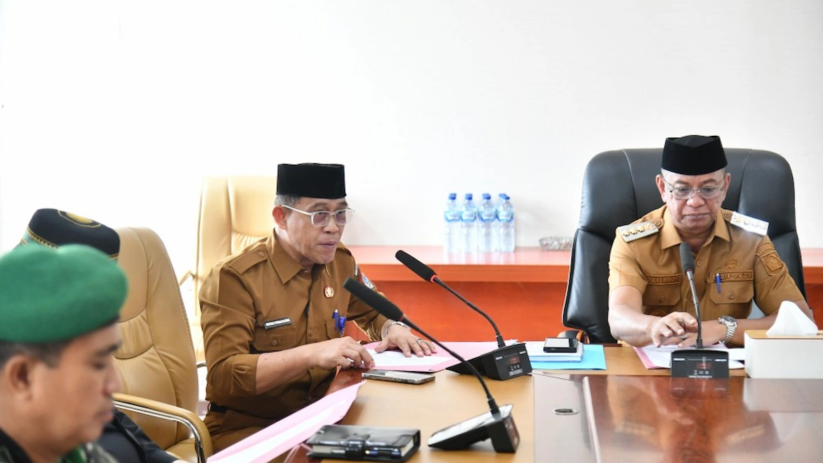 Pejabat DPRD Boltim menyampaikan pendapat dalam rapat Forkopimda Tutuyan