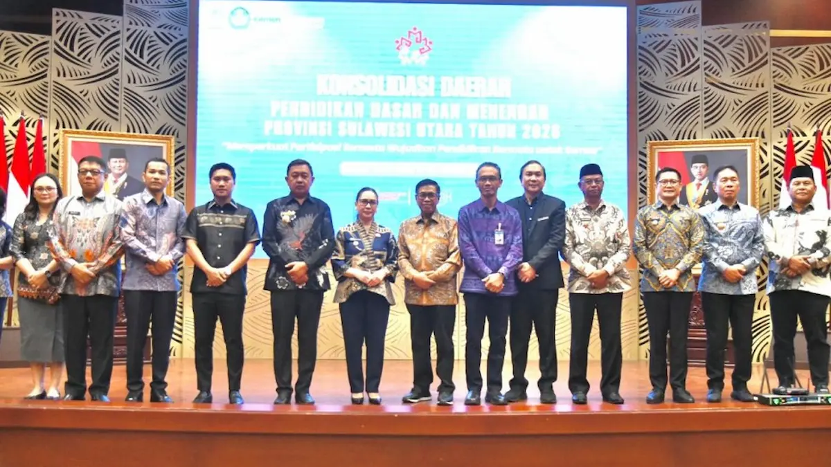 Kepala daerah Sulawesi Utara foto bersama konsolidasi pendidikan 2026